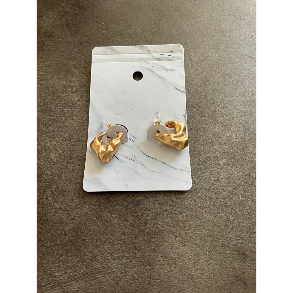 Hammered U Shape Huggie Hoop‎ Earrings